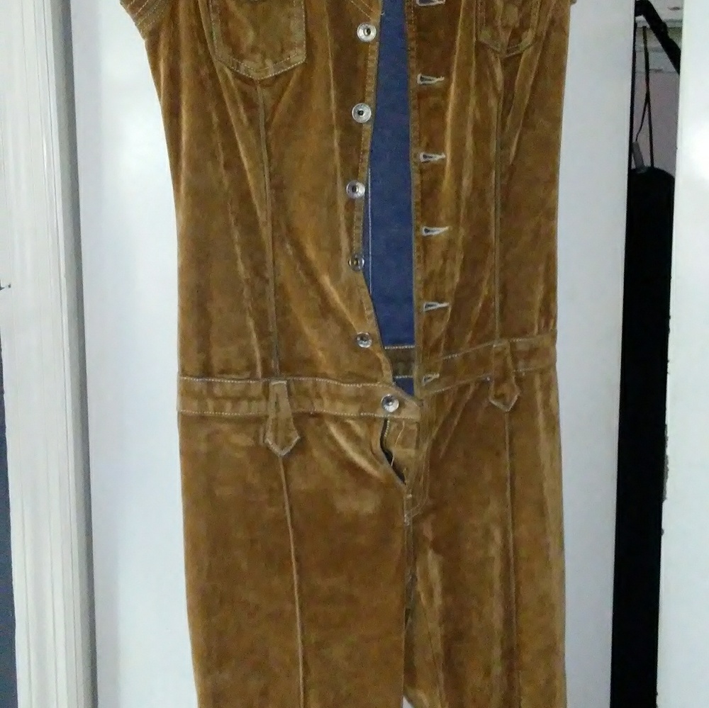 Clothes - Picture 4 of 4